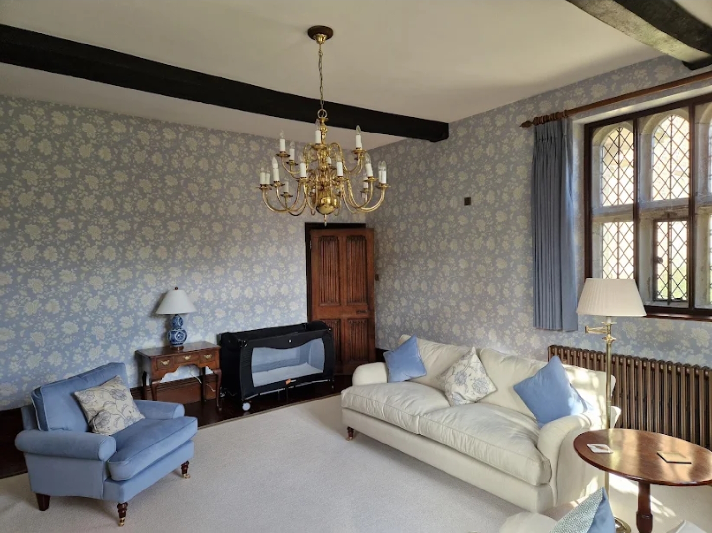 WALLPAPERING 